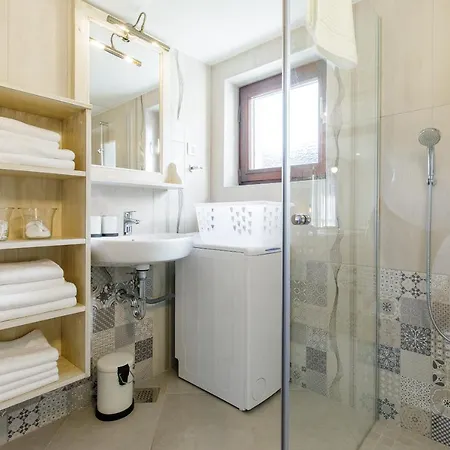 Alpinia Apartment *